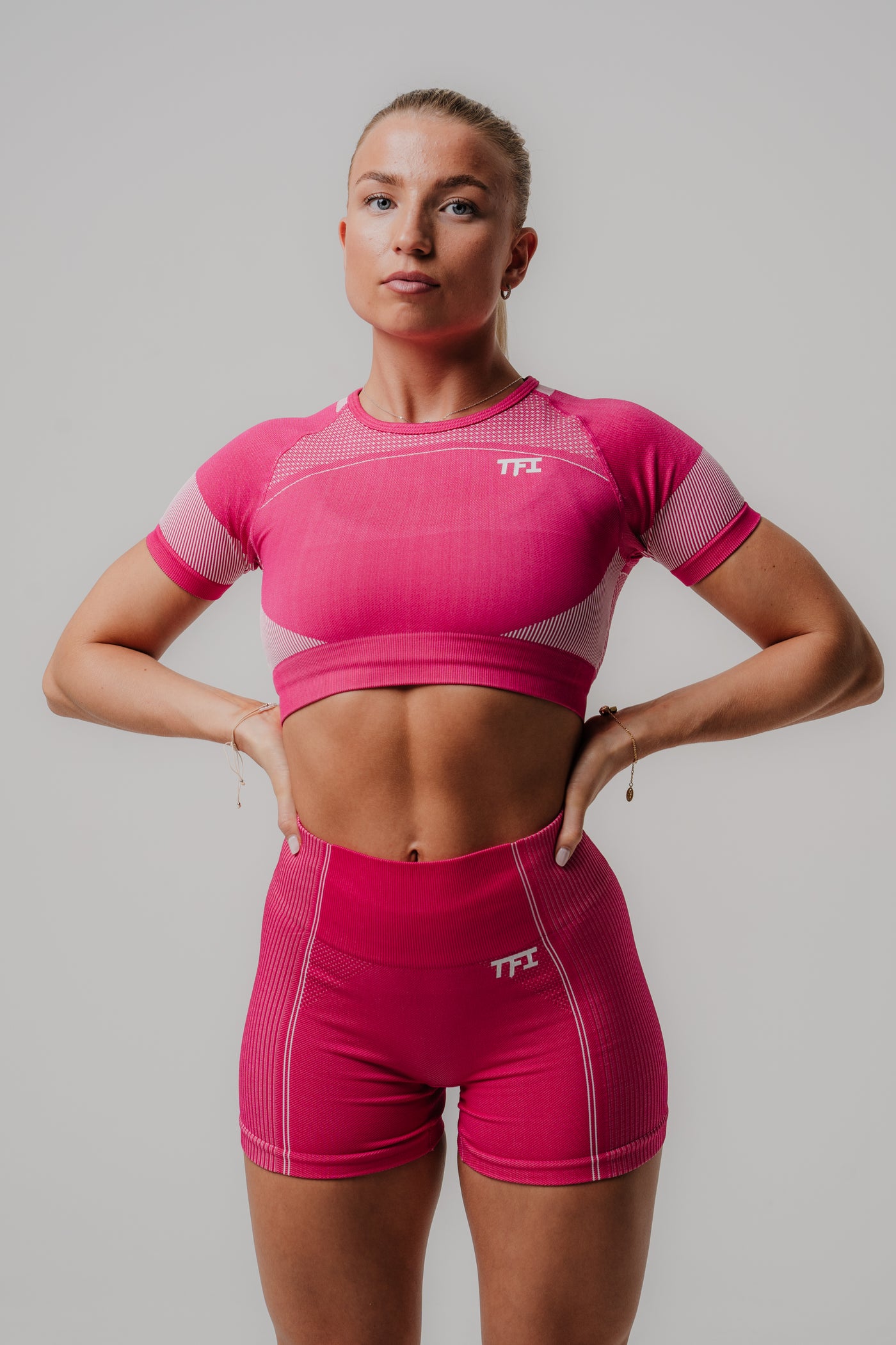 Perform Seamless Short-Sleeve Crop Top