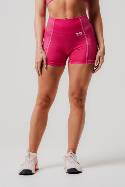 Perform Seamless Short-Length Shorts